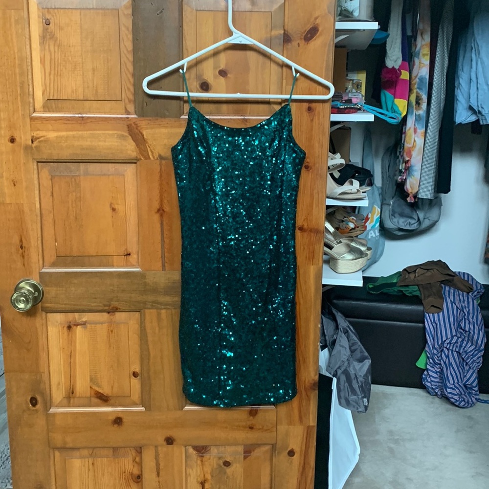Emerald Green Sequin Dress 🌴